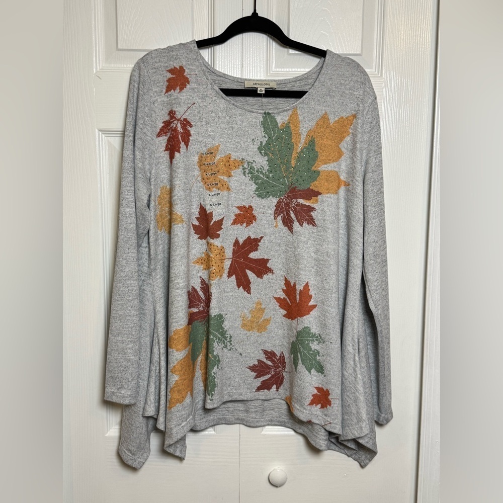 Leaf Patterned Gray Tunic Top